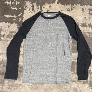 Arizona Jean Company Dark Gray and Silver Long Sleeve Tee